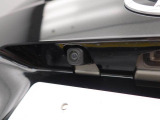 【バックモニター】駐車時に後方がリアルタイム映像で確認できます。大型商業施設や立体駐車場での駐車時や、夜間のバック時に大活躍!運転スキルに関わらず、今や必須となった装備のひとつです!