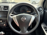 握りやすい形状で、運転操作をスムーズにします。ステアリング周りの操作感も確かめてみてください。