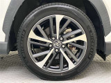 純正のアルミホイール装着。タイヤサイズは225/50R18です。