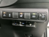 ステアリングヒーター付き。寒い日のドライブも、手のひらから温めてくれます。