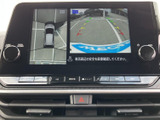 後方映像を鮮明に表示し、駐車時の安全性を高めます。ガイドライン表示も付いており、狭い場所でも安心して駐車できます。運転が苦手な方にもおすすめです。