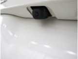 バックカメラが付いているので後方確認が非常にしやすいです。今や運転初心者も熟練者も必須装備!ついていて損はないですね♪