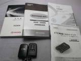 取説・メンテナンスノート・スマートキーの3点セットです。
