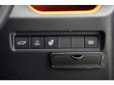 機能性溢れる運転席まわり。使いやすいスイッチ類の配置で運転中のストレスを軽減し楽しくドライブできますよ。