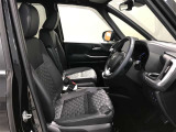 高いホールド性で運転姿勢が安定します。長距離ドライブでも疲れにくいのが魅力です。快適なドライビングライフをお送りください♪
