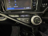 【オートエアコン】一度お好みの温度に設定すれば、車内の温度を検知し風量や温度を自動で調整してくれます。