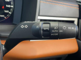 【オートライト(AUTO)】外の明るさをシステムが感知して、自動でヘッドライトが点灯します。ヘッドライトをつけ忘れを防ぐ便利機能です。