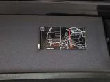 リアバンパーの下に足を入れるとテールゲートが開くハンズフリーテールゲートが装備されています