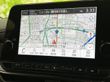 ナビゲーションシステムで、目的地までスムーズに案内。運転に集中できる、便利な機能です。