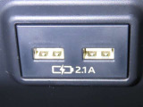 充電用USB端子を装備しております。