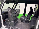 運転席ロングスライドシ-ト運転席はシ-トバックのスイッチとレバ-を操作すると、世界初♪最大540mmのスライドが可能になります!降車することなく座ったまま後席の荷物などを取ることもできますよ♪
