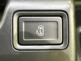 【パワースライドドア】スマートキーや運転席のスイッチでスライドドアの開閉が可能♪電動だから力を入れてドアを開ける必要が無く、小さいお子様でも、重い荷物を持っている時もラクに開け閉めできます♪