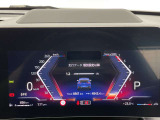 スタイリッシュなデザインのメーターパネルです。速度のみならず、燃料の残量、走行距離など多機能でとっても見やすいパネルになっております。