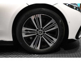 メルセデスの認定中古車「サーティファイドカー」では、万一お車が故障した場合も、ご購入後1年間もしくは2年間※は走行距離にかかわらずメルセデス・ベンツ正規サービスネットワークで無料修理いたします