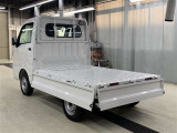 荷物がしっかり積める広々荷台