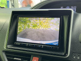 後方確認をサポートするモニターは、安全な運転に貢献。狭い道や駐車時など、運転の苦手な方にもおすすめです。安心してお乗りいただけます。