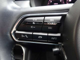 【ステアリングスイッチ】ステアリングスイッチは運転姿勢や視線を崩さずに操作が可能です。左側にはオーディオ類があります。