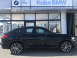 【BMWの伝統-3】BMWのお車は、&ldquo;駆け抜ける歓び&rdquo;を体現しております。走行の安定性とコーナリングの良さを追求し、思い通りにハンドルの操作可能です。