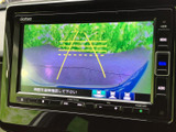 バックモニターで後方の状況を安全に確認できます。狭い場所での駐車も安心です。
