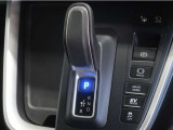 無段変速機(CVT)を搭載。有段変速機に存在する「変速ショック」が無いので、スムーズなアクセル操作が可能です♪