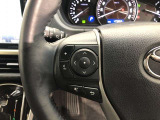 【ステアリングスイッチ】左です。ハンドルから手を離さず、運転に集中したまま手元でオーディオ操作等ができます。