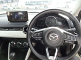 チルト&テレスコピックステアリング@ドライバーのさまざまな体格に応じて適切な運転姿勢を取りやすいよう、ハンドルの前後位置と高さを調整できます