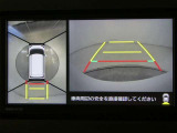 パノラミックビューモニター付きです。車両を上から見たような映像をディスプレイオーディオ画面に表示。運転席からの目視だけでは見にくい、車両周辺の状況をリアルタイムでしっかり確認できます。