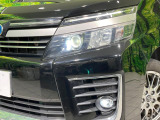 【LEDヘッドライト】悪天候や夜間走行時も良好な視界を確保し安心して運転できる高輝度LEDヘッドライトを装備!点灯速度が早く、消費電力も抑えられています。