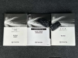 キーを取り出さずにドアを施錠&解錠。クルマの始動も可能です。  メンテナンスノート、各取扱説明書。