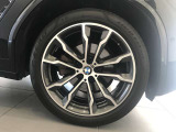 アウトバーンでの走行を見据えたBMWのブレーキシステムはもしもの時にもいち早くマシンを停止してくれます。