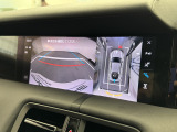 サラウンドビューモニターは、車両周囲のカメラ映像を合成し、上から見たように表示して駐車や安全確認を支援する機能です。