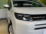 【LEDヘッドライト】悪天候や夜間走行時も良好な視界を確保し安心して運転できる高輝度LEDヘッドライトを装備!点灯速度が早く、消費電力も抑えられています。