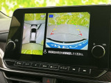 車両後方の状況をわかりやすく表示。駐車時の安全性を高め、狭い場所でも安心して駐車できます。運転初心者の方にも安心の装備です。
