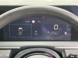 視認性の高いメーター類が、運転に必要な情報をわかりやすく伝えます。洗練されたデザインも魅力で、運転に集中できる環境です。