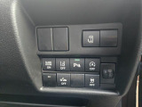 電動スライドドアは左側に装備。運転席からも操作できます。