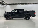 フロントからリヤまで一体感あるスタイリッシュなサイドフォルムです。