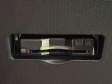 ETCカードを挿入することで高速道路を利用する際の支払いがキャッシュレスになったり、ETCスマートインターチェンジが利用できたり、とても便利なアイテムです!保証は修理保証のみとなります。