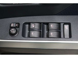 運転席はオート機能付のパワーウィンドウです!
