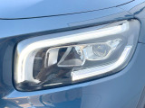 ●LEDヘッドライト:夜間走行時も良好な視界を確保し安心して運転できる高輝度LEDヘッドライトを装備!点灯速度が早く、消費電力も抑えられています。