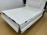 荷物をとことん積める広々とした荷台。仕事の量が変わり、あらゆる業種で大活躍です。