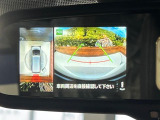 【パノラミックビューモニター】専用のカメラにより、上から見下ろしたような視点で360度クルマの周囲を確認することができます☆死角部分も確認しやすく、狭い場所での切り返しや駐車もスムーズに行えます。
