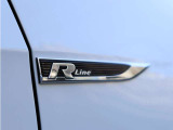 R-Line専用デザインが際立つスポーティなスタイル。ピュアホワイトのボディは艶も感じられ、全体的にきれいな印象です。