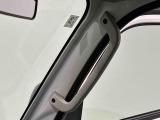乗降グリップ採用で足抜き性の良さなど、スムーズな乗降性を実現しました!