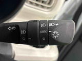 オートライト機能 周囲の明るさに応じて、ヘッドランプを自動的に点灯・消灯ができます。