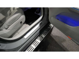 メルセデスジャパンが定めるサーティファイドカー(認定中古車)として登録を致しますので、納車時にはタイヤやバッテリー等も規定以下の数値であれば、整備代金を頂かず、無償で交換となります。ご安心下さい。