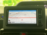 高精細な地図表示で、目的地までスムーズに案内。渋滞情報もリアルタイムで確認できるので、最適なルートを選択できます。遠出にも安心です。