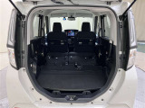 リヤシ-トを倒せば更に荷物を載せることができます。