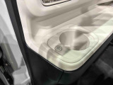 助手席側にも(前席/掘り込み式)ホットカップホルダー☆保温付で温活が車内でも実現♪600mlのペットボトルまで対応しておりスイッチ1つで温かい飲み物は保温を、冷たい飲み物は常温にしてくれます