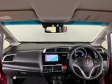 【前方視界】開放的な前方視界!運転がしやすく疲れにくいです♪窓が大きく、見通しがとっても良いおクルマですよ♪