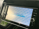 停車中にテレビや映像を楽しめるTV画面です。休憩時間や待ち時間に、リラックスしたひとときを過ごせます。家族でのドライブにもおすすめです。